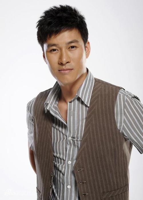 演员孙玮的妻子是谁,揭秘影坛硬汉背后的温柔佳人  第2张