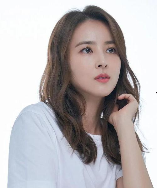 韩国年轻女演员,韩国年轻女演员的崛起之路