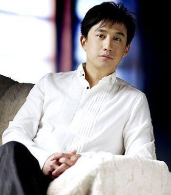 黄磊生活照街拍,生活照街拍展现真实魅力