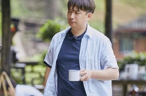 黄磊生活照街拍,生活照街拍展现真实魅力  第3张